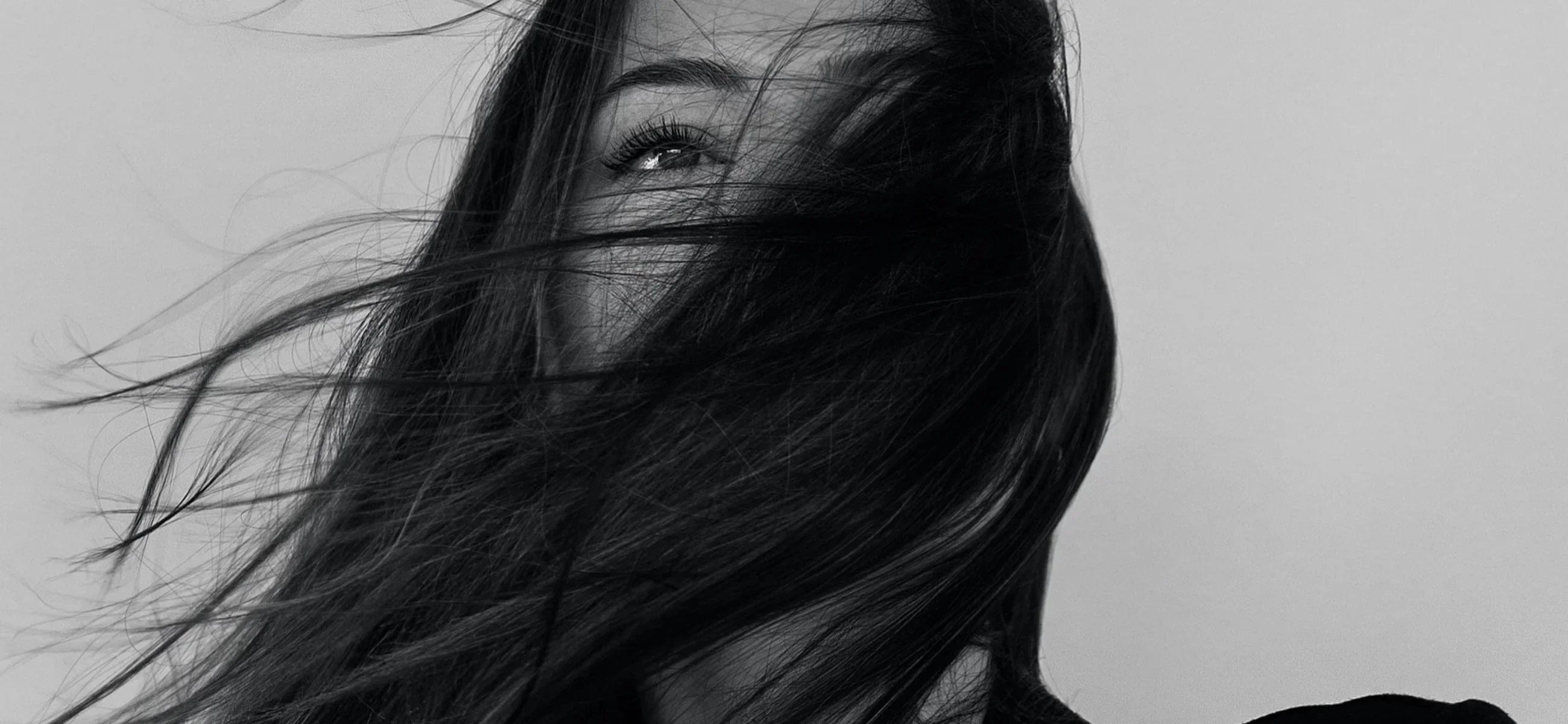 Wie kann ich meine Haare ohne Föhn trocknen?