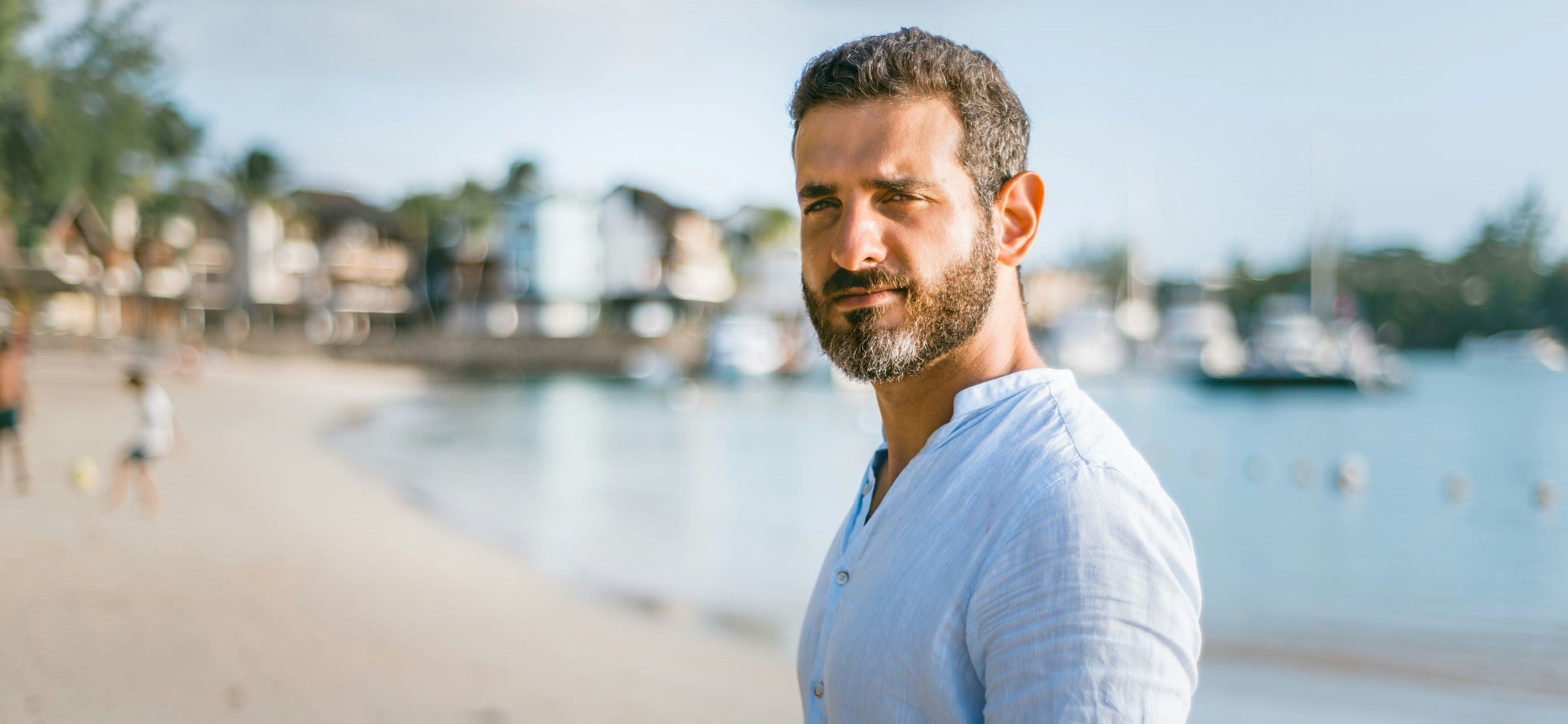 Die besten Kurzhaarfrisuren für Männer über 50: Moderne und stilvolle Looks für graues Haar